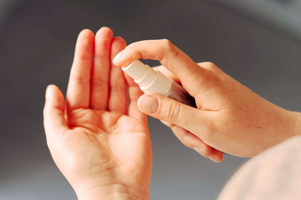 Applicazione di fagi sulla pelle